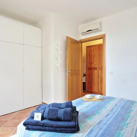 Дом отдыха Isola Blu, Jacuzzi & Pool By Domusaway