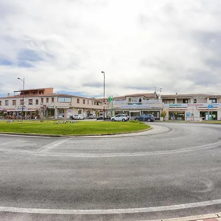 Isola Blu, Jacuzzi & Pool By Domusaway 度假居